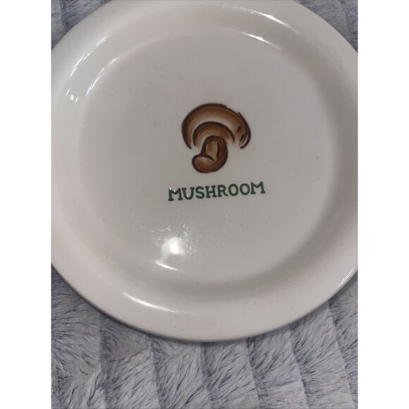 Pottery Barn Outlet Set of 4 Appetizer Snack Dessert Plates Vegetable Images - Picture 4 of 10